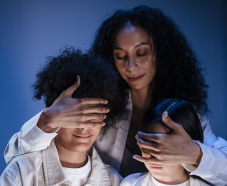 Bukan Sekadar Lama Main HP, Ini Tantangan Parenting Anak di Era Digital